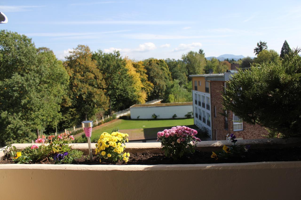 Mariaprimavera Apartment Am Kurpark Mit Schwarzwaldblick * * * * Bad Krozingen Exterior foto